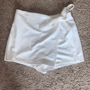 Cross tied mini skirt!